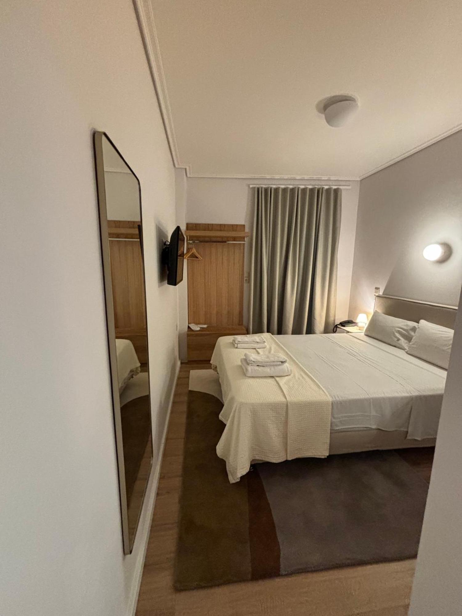 Hotel Maroussi Atenas Quarto foto