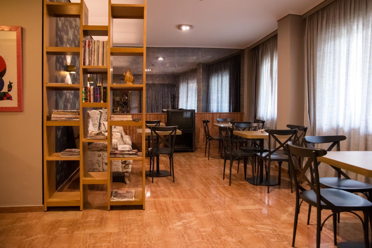 Hotel Maroussi Atenas Quarto foto