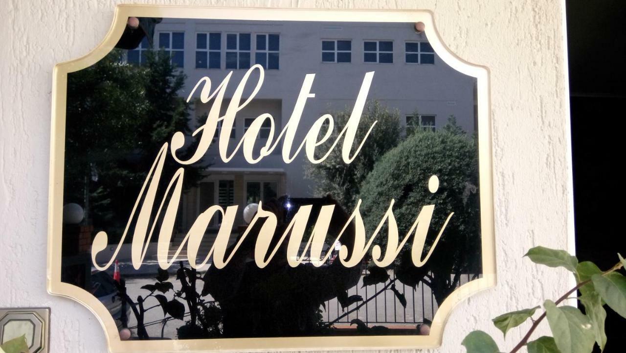 Hotel Maroussi Atenas Exterior foto