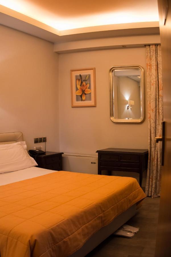 Hotel Maroussi Atenas Exterior foto